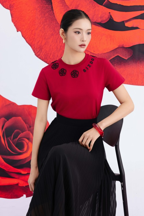 Sixdo Dark Red Flower Embroidery Tshirt